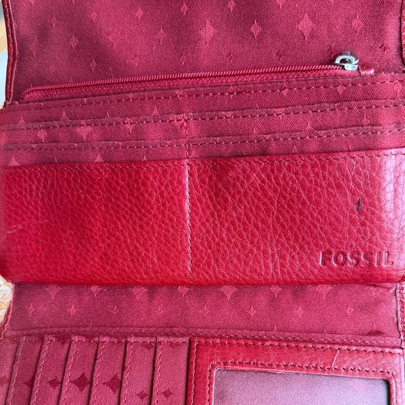 Fossil Maddox Cherry Red Pebbled Leather Wallet - Picture 7 of 7